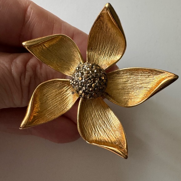 Statement Flower Ring - Picture 6 of 6